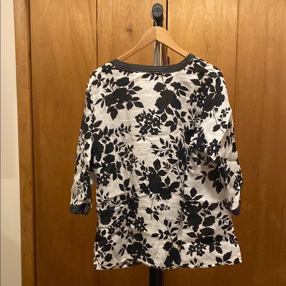 Lucy& Laurel  NWOT Black& White Floral Pattern Top Sz 1x - Picture 8 of 13